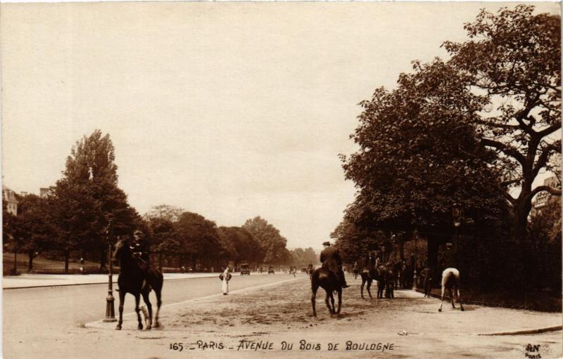 Carte postale ancienne Avenue du Bois de Boulogne à Paris 16e
