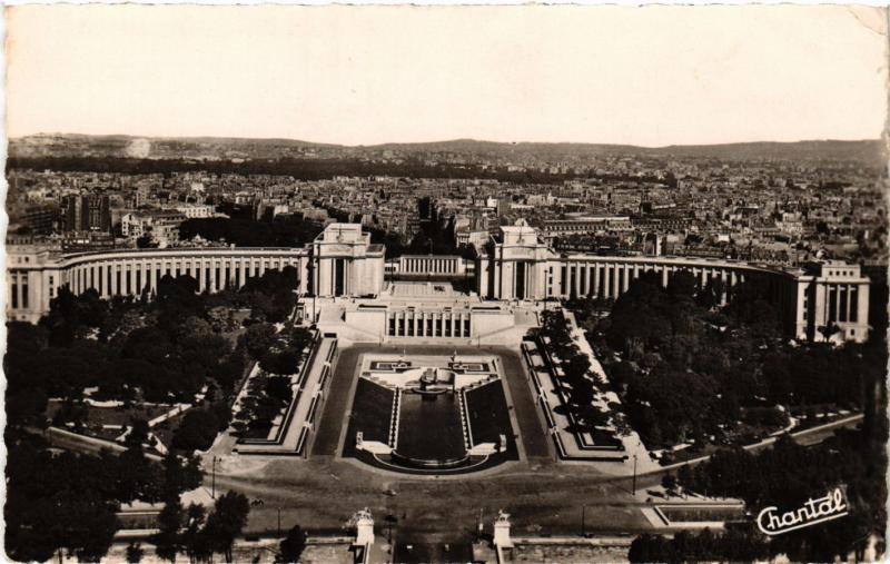 Carte postale ancienne Le Palais de Chaillot vu de la Tour Eiffel à Paris 7e