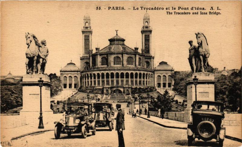Carte postale ancienne Le Trocadéro et le Pont d'Iéna à Paris 7e