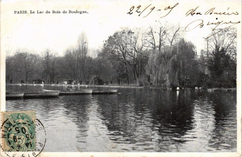Carte postale ancienne Le Lac du Bois de Boulogne à Paris 16e