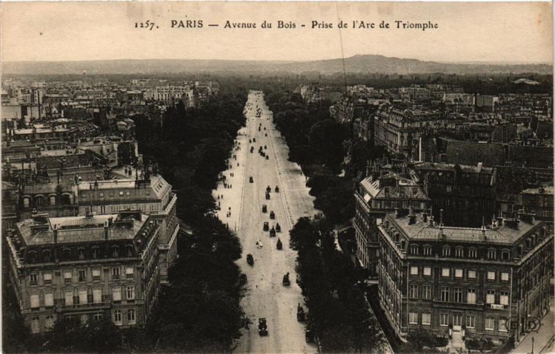 Carte postale ancienne Avenue du Bois - Prise de l'Arc de Triomphe à Paris 16e