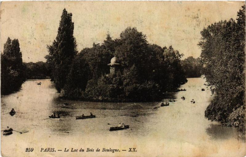 Carte postale ancienne Le Lac du Bois de Boulogne à Paris 16e
