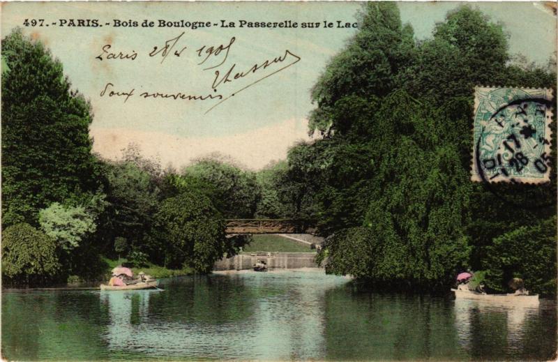 Carte postale ancienne Bois de Boulogne - La Passerelle sur le Lac à Paris