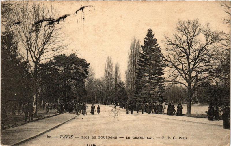 Carte postale ancienne Bois de Boulogne - Le Grand Lac à Paris 16e