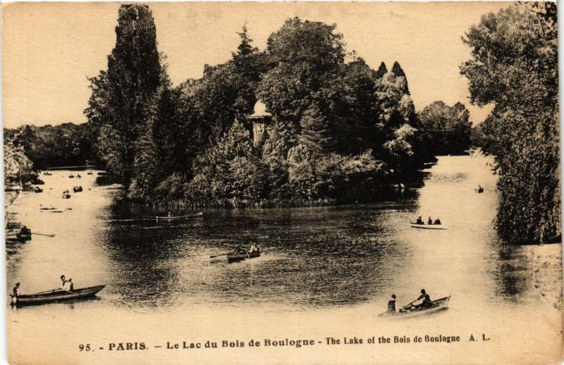 Carte postale ancienne Le Lac du Bois de Boulogne à Paris 16e