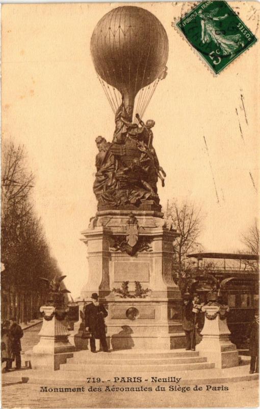 Carte postale ancienne Monument des Aéronautes du Siège de Paris à Paris 17e