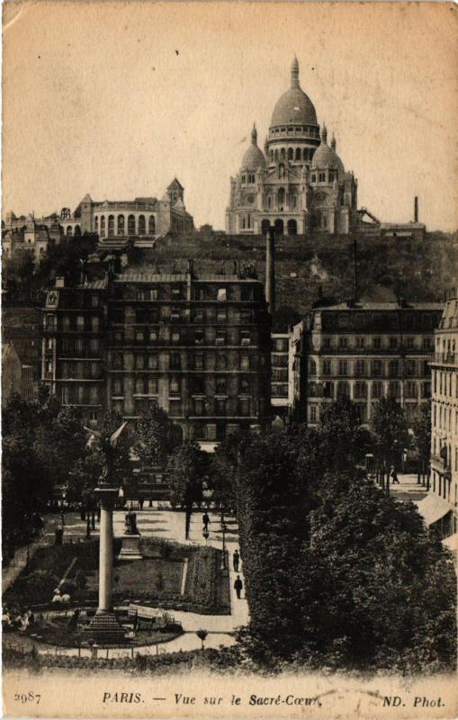 Carte postale ancienne Paris 9e - Vue sur le Sacre-Coeurs à Paris 9e