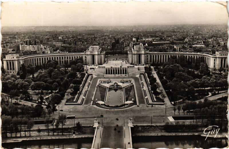 Carte postale ancienne Vue générale du palais de Chaillot à Paris 7e
