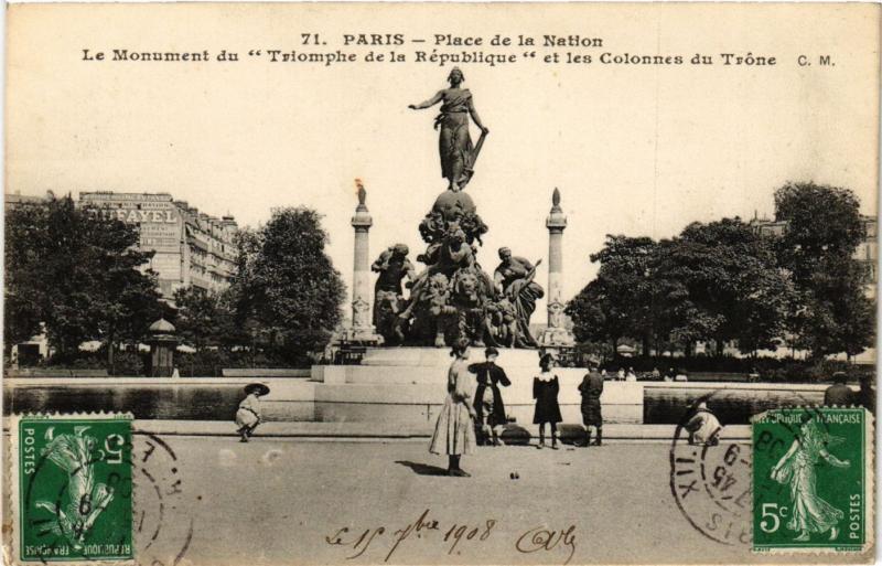 Carte postale ancienne Paris 11e Paris-Place de la Nation-Le Monument du Triomphe à Paris 11e