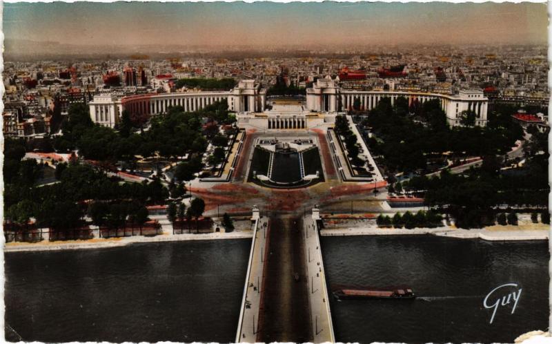 Carte postale ancienne Les jardins du Trocadéro et le palais de Chaillot à Paris 7e