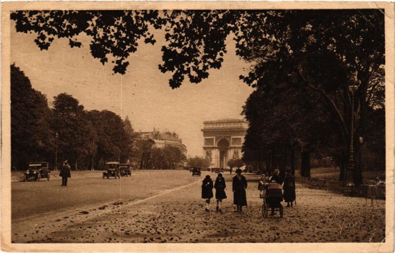 Carte postale ancienne L'Avenue Foch à Paris 16e