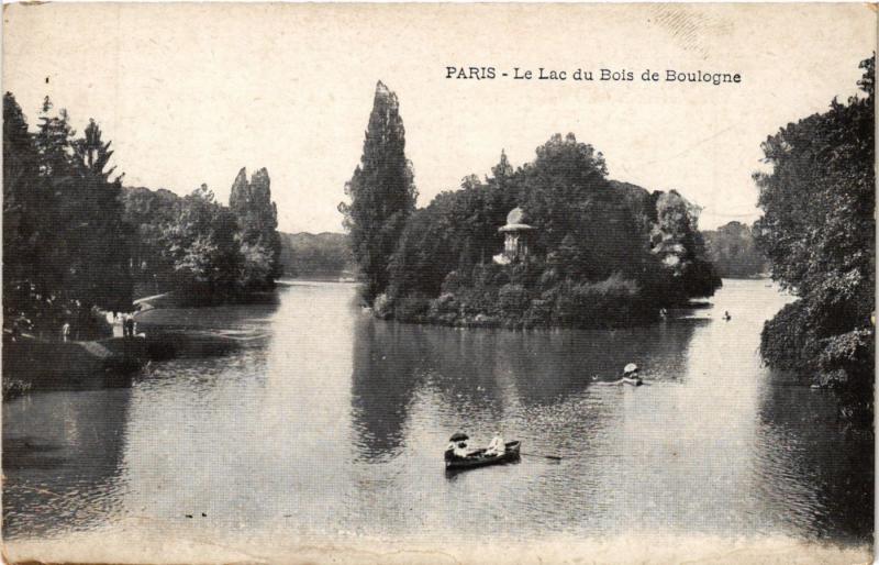 Carte postale ancienne Le Lac du Bois de Boulogne à Paris 16e