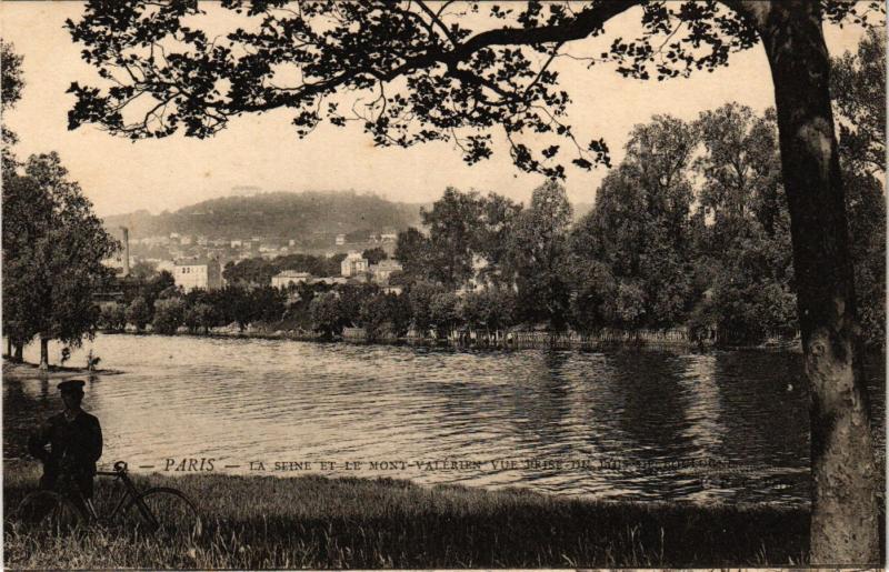 Carte postale ancienne La Seine et le Mont-Valérien vue prise du Bois de Boulogne à Puteaux