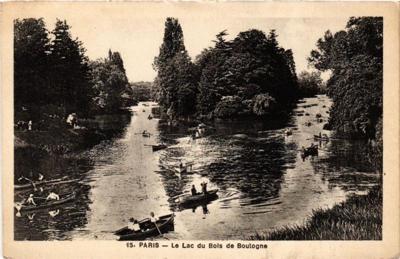 Carte postale ancienne Le Lac du Bois de Boulogne à Paris 16e