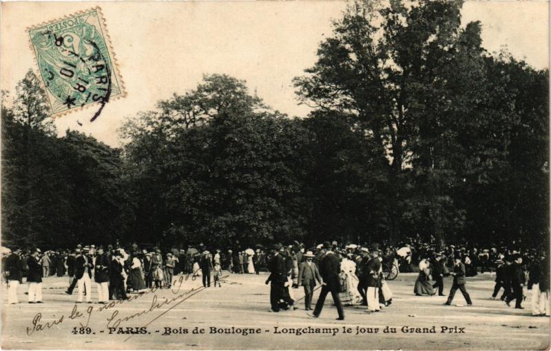 Carte postale ancienne Bois de Boulogne - Longchamp le jour du Grand Prix à Paris