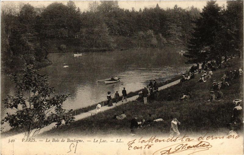 Carte postale ancienne Le Bois de Boulogne - Le Lac à Paris