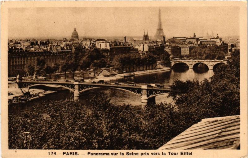 Carte postale ancienne Paris Panorama sur la Seine pris vers la Tour Eiffel