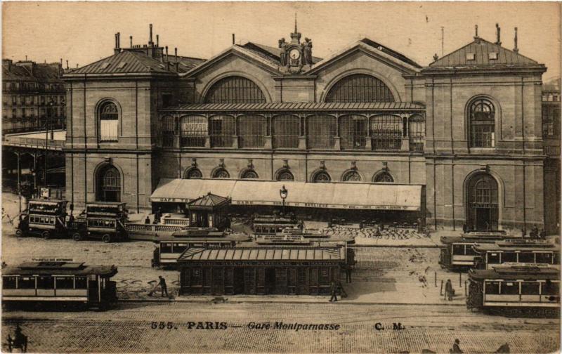 Carte postale ancienne La Gare Montparnasse à Paris 6e
