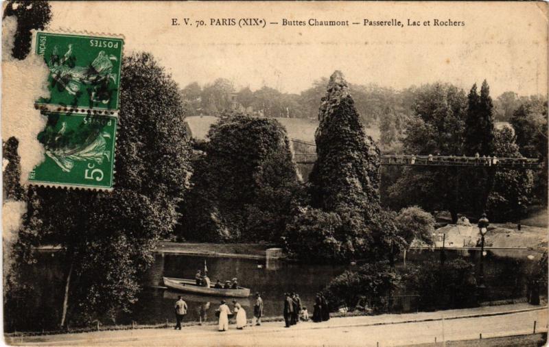Carte postale ancienne Buttes-Chaumont - Passerelle, Lac et Rochers à Paris 19e
