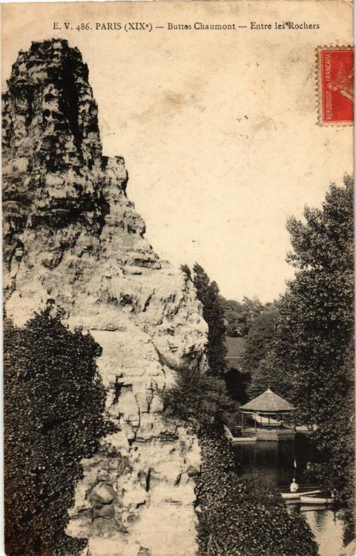 Carte postale ancienne Buttes Chaumont - Entre les Rochers à Paris 19e