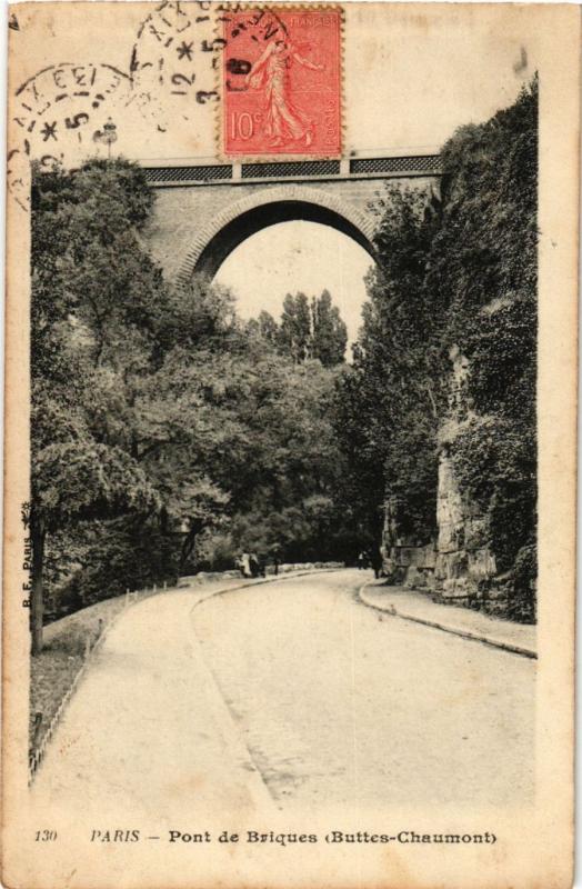 Carte postale ancienne Buttes-Chaumont - Pont de Briques à Paris 19e