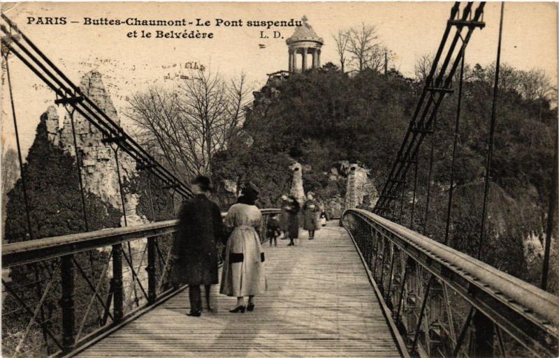 Carte postale ancienne Le Pont suspendu et le Belvédère à Paris 19e