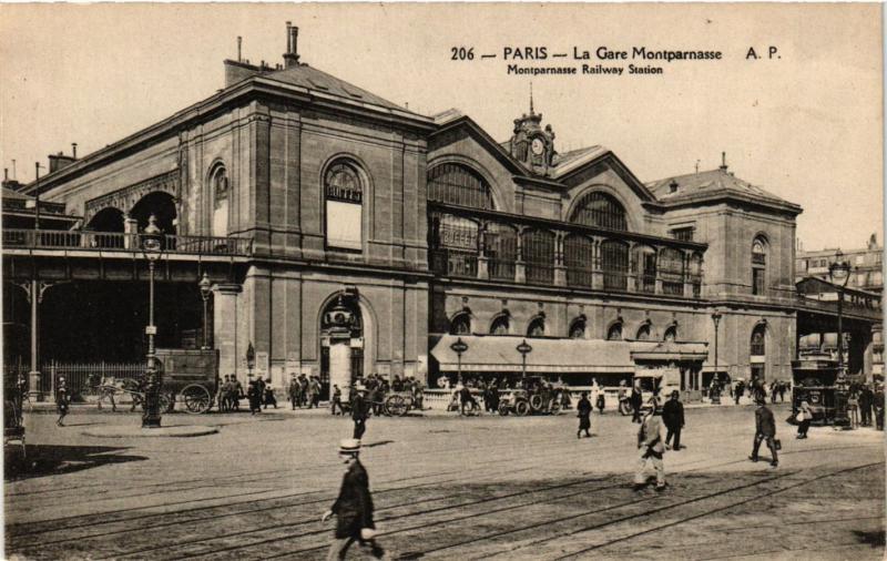 Carte postale ancienne La Gare Montparnasse à Paris 6e