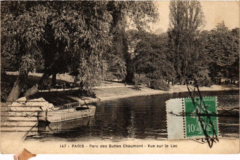 Carte postale ancienne Parc des Buttes Chaumont - Vue sur le Lac à Paris 19e