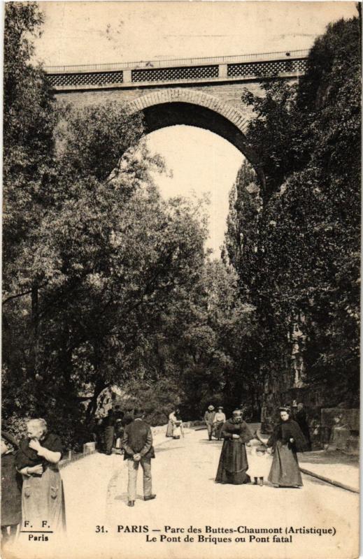 Carte postale ancienne Parc des Buttes-Chaumont - Le Pont de Briques ou Pont fatal à Paris 19e