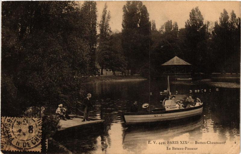 Carte postale ancienne Buttes-Chaumont - Le Bateau-Passeur à Paris 19e