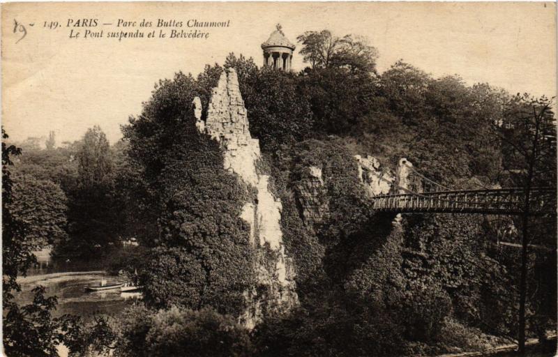 Carte postale ancienne Parc des Buttes Chaumont - Le Pont suspendu et le Belvédère à Paris 19e