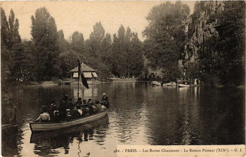 Carte postale ancienne Les Buttes-Chaumont - Le Bateau Passeur à Paris 19e