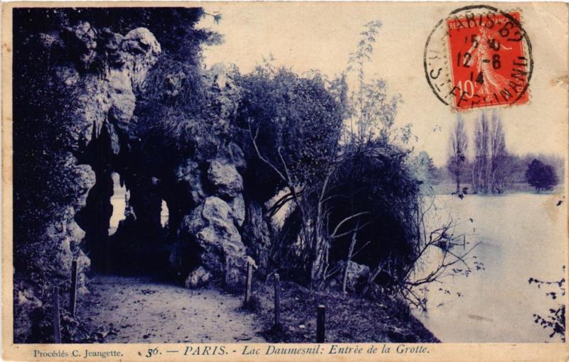 Carte postale ancienne Paris 12e-Bois de Vincennes-Le Lac Daumesnil-Entrée de la Grotte à Paris 12e