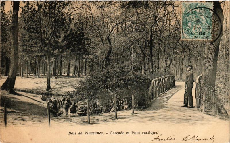Carte postale ancienne Paris 12e-Bois de Vincennes-Cascade et Pont rustique à Paris 12e