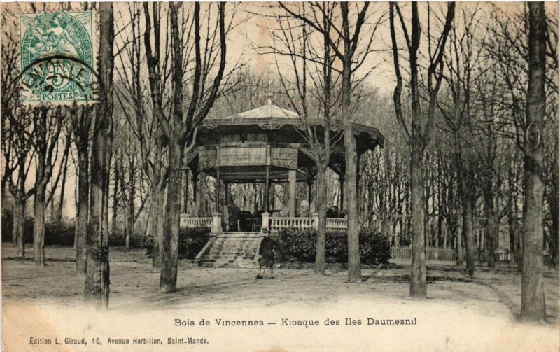 Carte postale ancienne Paris 12e-Bois de Vincennes-Kiosque des Iles Daumesnil à Paris 12e