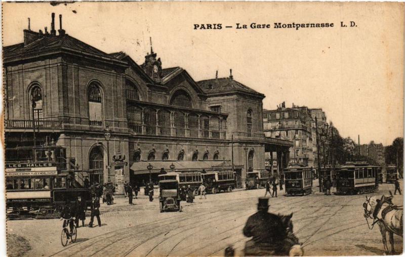 Carte postale ancienne La Gare Montparnasse à Paris 6e