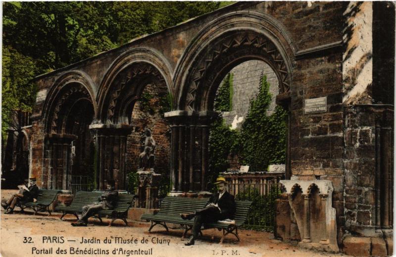 Carte postale ancienne Paris 5e-Jardin du Musée de Cluny-Portail des Bénédictins à Paris 5e
