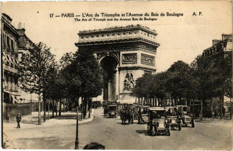 Carte postale ancienne L'Arc de Triomphe et l'Avenue du Bois de Boulogne à Paris 16e