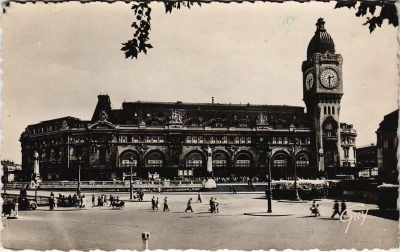 Carte postale ancienne La gare de Lyon à Paris 12e