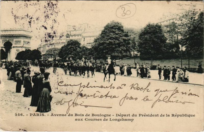 Carte postale ancienne Avenue du Bois de Boulogne - Départ du Président de Ia République aux Courses de Longchamp à Paris 16e