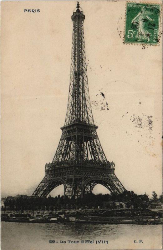 Carte postale ancienne Paris 7e - 699. La Tour Eiffel à Paris 7e
