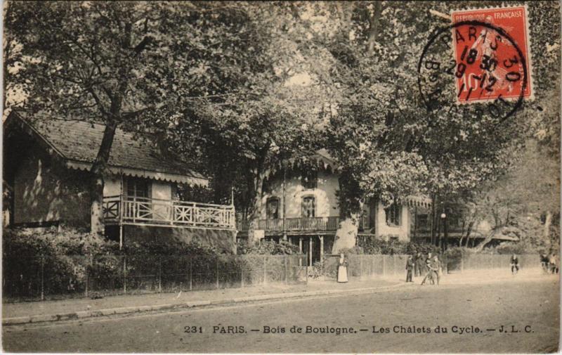 Carte postale ancienne Bois de Boulogne - Les Chalets du Cycle à Paris 16e