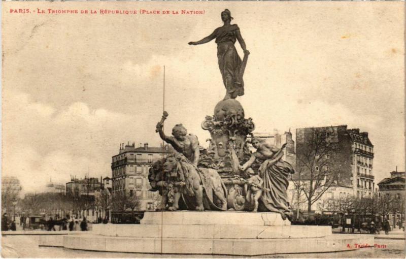Carte postale ancienne Paris 12e - Triomphe de la République. Place de la Nation à Paris 12e