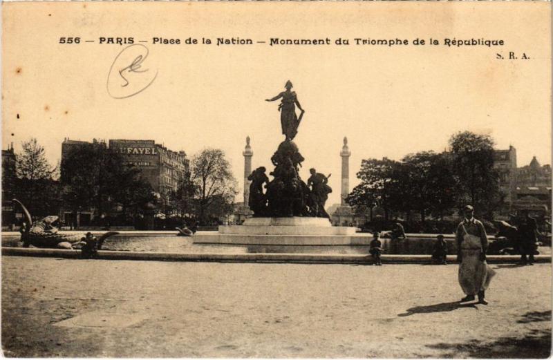 Carte postale ancienne Paris 12e - Place de la Nation à Paris 12e