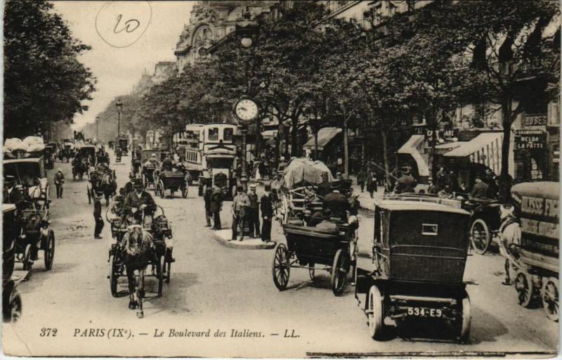 Carte postale ancienne Paris 2e - Le Boulevard des Italiens à Paris 2e