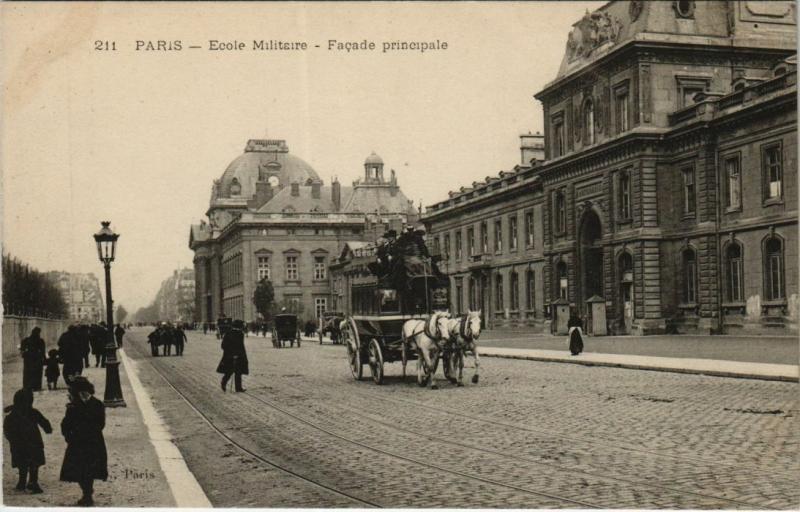 Carte postale ancienne Paris 7e - 211. Ecole Militaire - Façade principale à Paris 7e