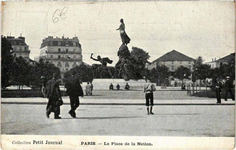 Carte postale ancienne Paris 12e - La Place de la Nation à Paris 12e