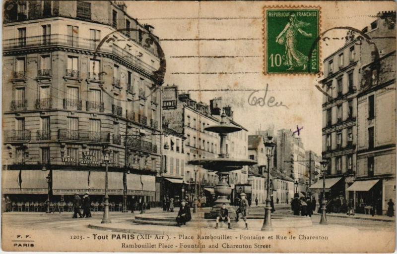 Carte postale ancienne Place Rambouillet - Fontaine et Rue de Charenton à Paris 12e