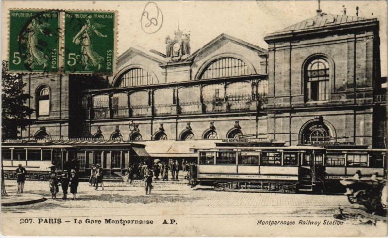 Carte postale ancienne La Gare Montparnasse à Paris 6e