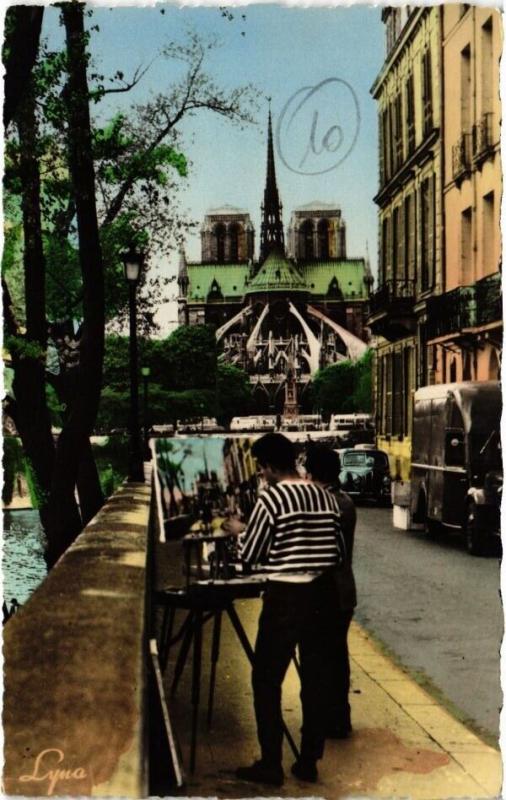 Carte postale ancienne Paris Tour Eiffel et le Bateau mouche